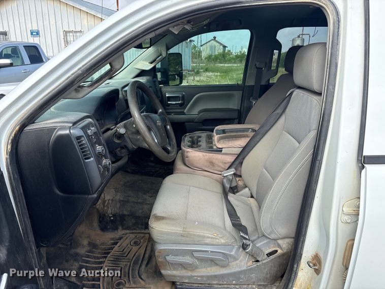 image for item EU0496 2019 Chevrolet Silverado 2500HD Ext. Cab pickup truck