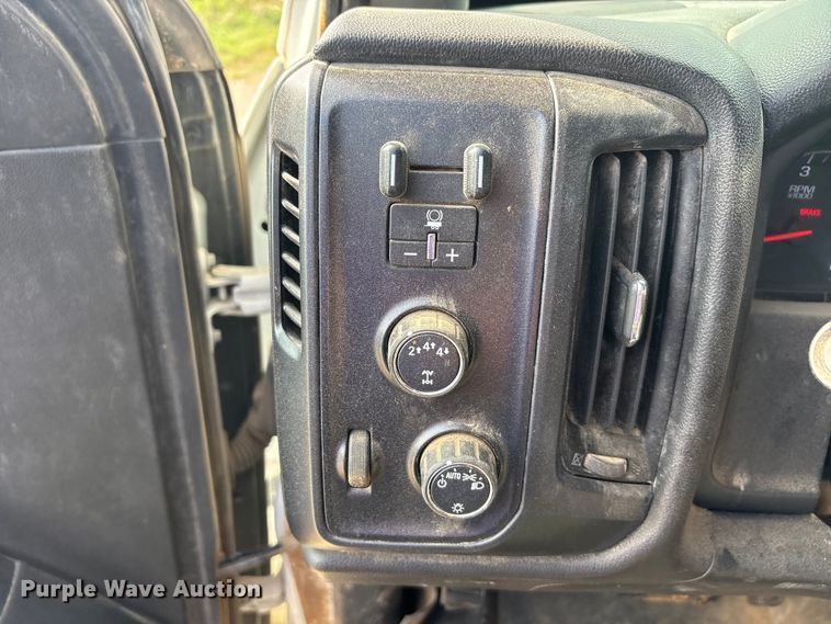 image for item EU0496 2019 Chevrolet Silverado 2500HD Ext. Cab pickup truck