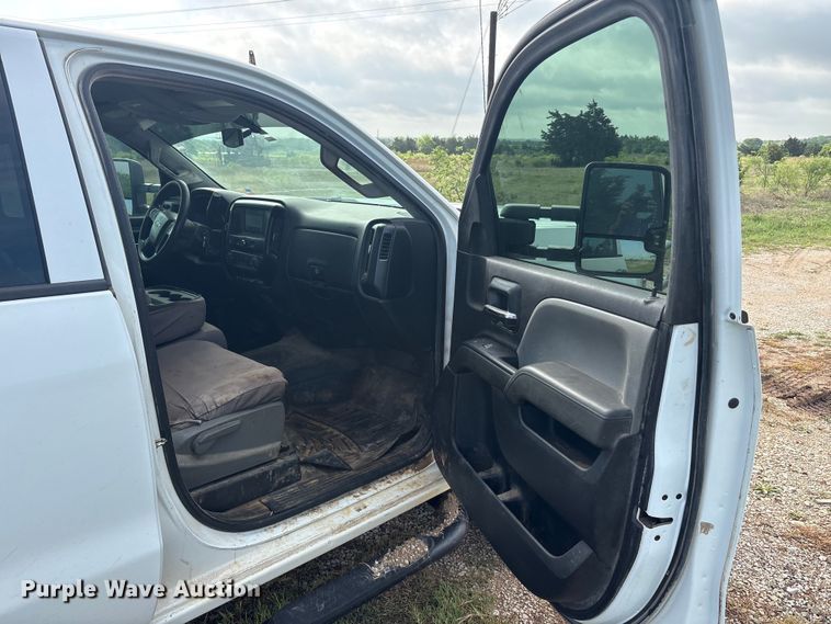 image for item EU0496 2019 Chevrolet Silverado 2500HD Ext. Cab pickup truck