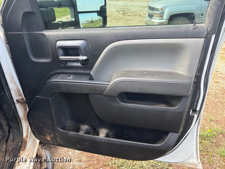 image for item EU0496 2019 Chevrolet Silverado 2500HD Ext. Cab pickup truck