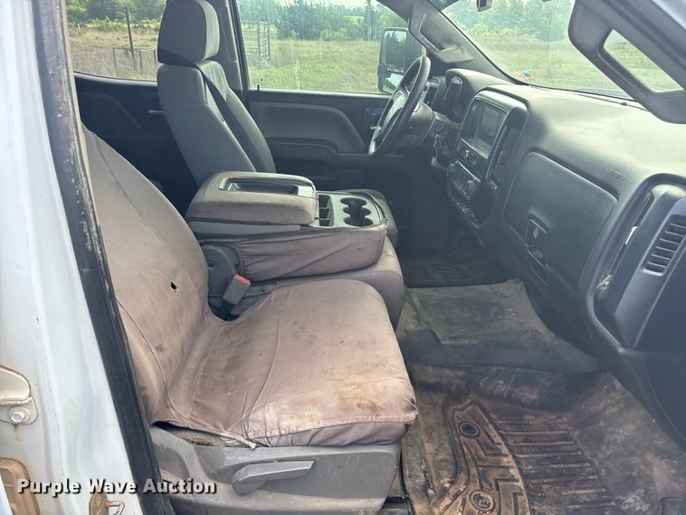 image for item EU0496 2019 Chevrolet Silverado 2500HD Ext. Cab pickup truck