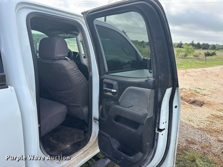 image for item EU0496 2019 Chevrolet Silverado 2500HD Ext. Cab pickup truck