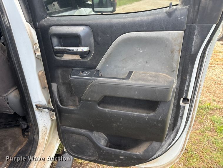 image for item EU0496 2019 Chevrolet Silverado 2500HD Ext. Cab pickup truck