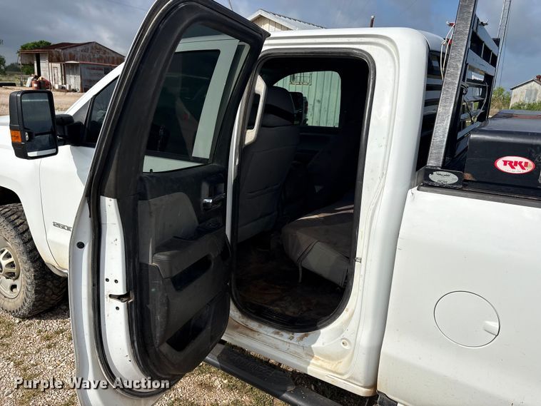 image for item EU0496 2019 Chevrolet Silverado 2500HD Ext. Cab pickup truck