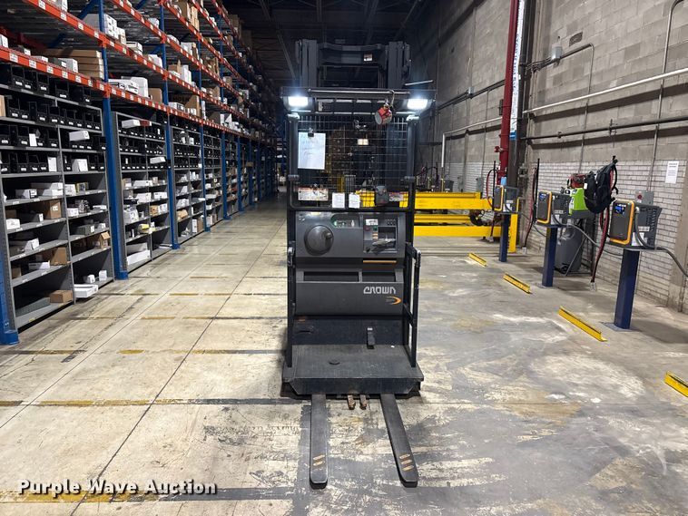 image for item EU0546 2018 Crown SP4050-30 order picker