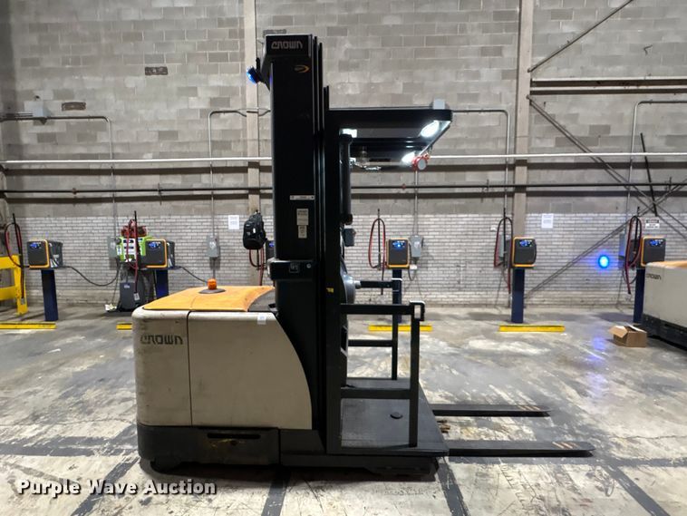 image for item EU0546 2018 Crown SP4050-30 order picker