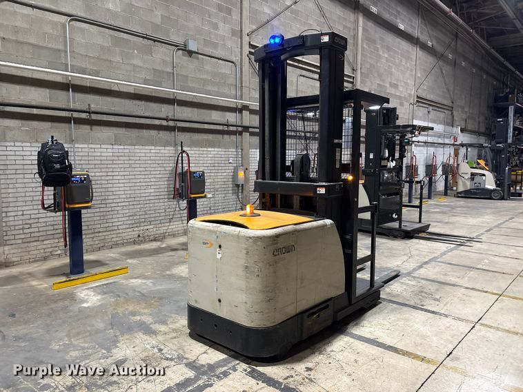 image for item EU0546 2018 Crown SP4050-30 order picker