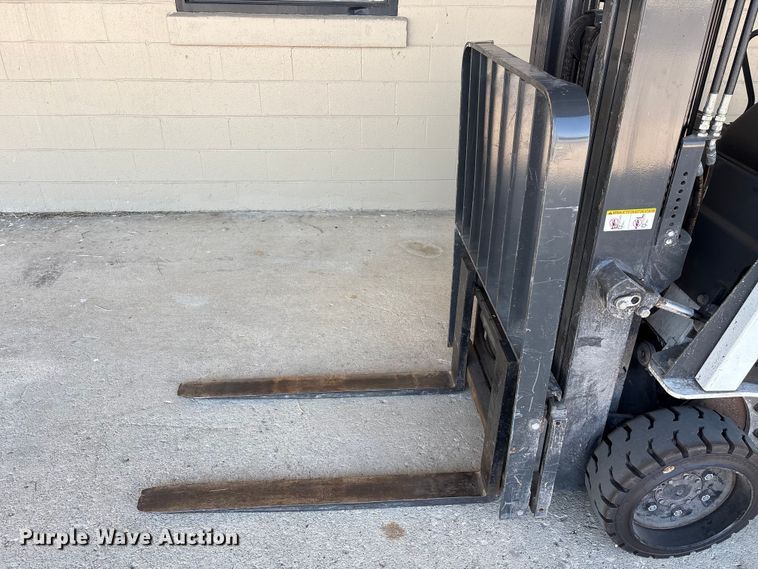 image for item EU0557 2016 UniCarriers CFS40 forklift