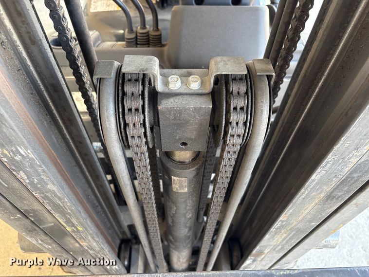 image for item EU0557 2016 UniCarriers CFS40 forklift