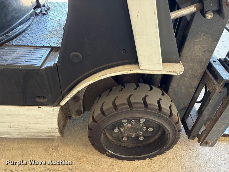 image for item EU0557 2016 UniCarriers CFS40 forklift