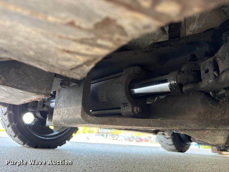 image for item EU0557 2016 UniCarriers CFS40 forklift