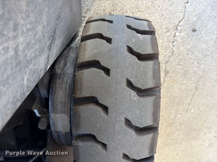 image for item EU0557 2016 UniCarriers CFS40 forklift