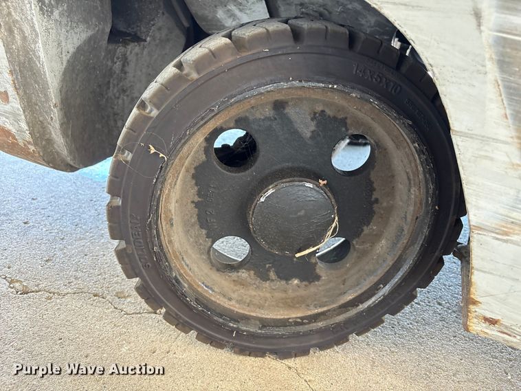 image for item EU0557 2016 UniCarriers CFS40 forklift