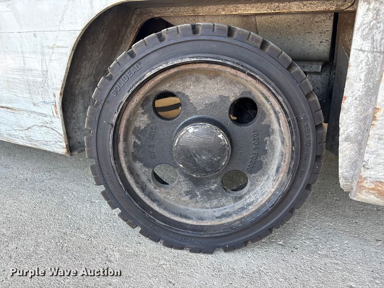 image for item EU0557 2016 UniCarriers CFS40 forklift