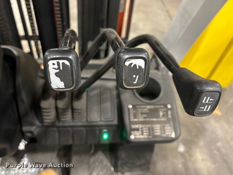 image for item EU0558 2018 UniCarriers CFS40 forklift