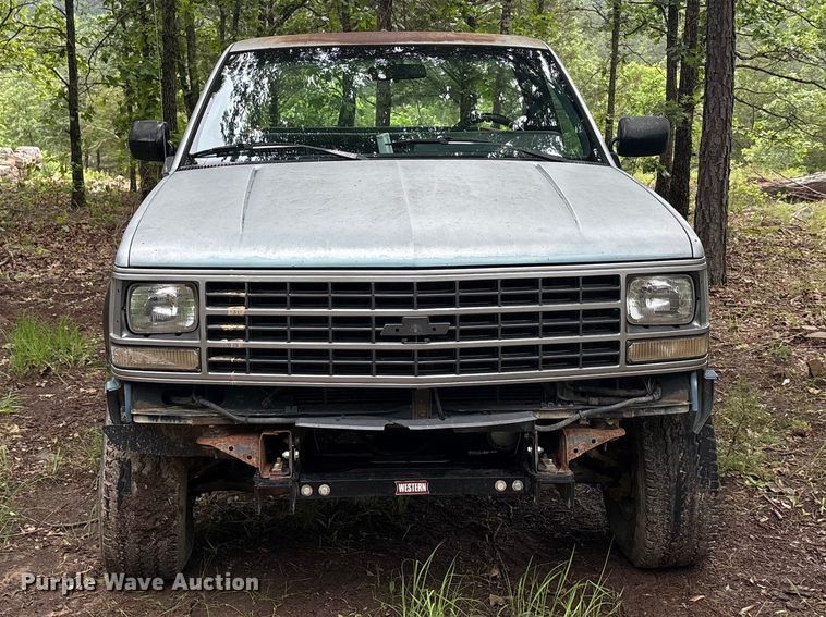 image for item EU5513 1988 Chevrolet GMT-400 pickup truck