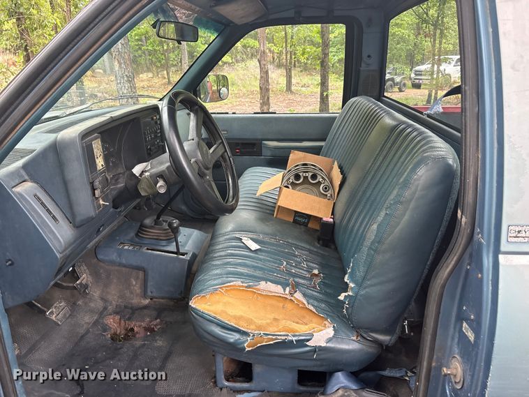 image for item EU5513 1988 Chevrolet GMT-400 pickup truck
