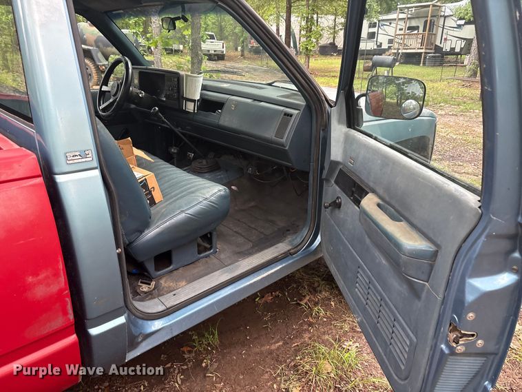 image for item EU5513 1988 Chevrolet GMT-400 pickup truck
