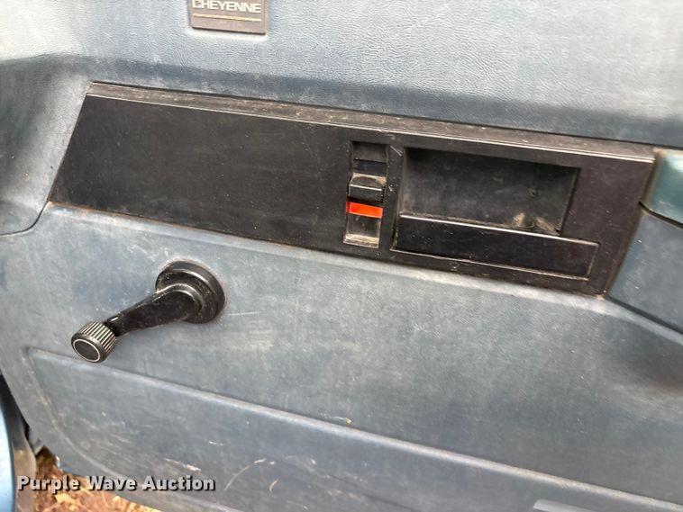 image for item EU5513 1988 Chevrolet GMT-400 pickup truck