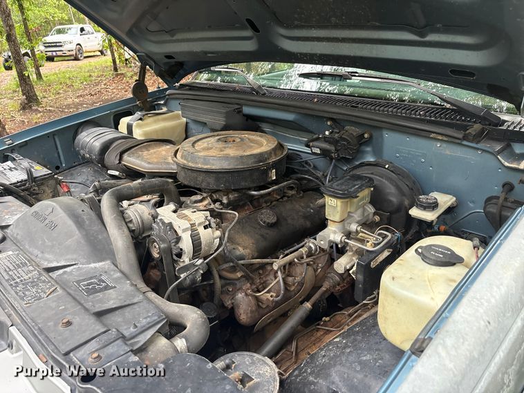 image for item EU5513 1988 Chevrolet GMT-400 pickup truck