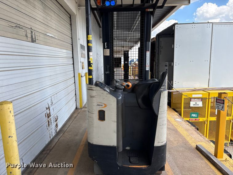 image for item EU7487 2017 Crown RR5725-35 reach truck