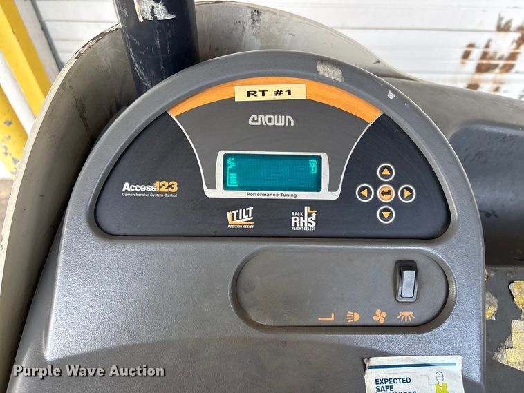 image for item EU7487 2017 Crown RR5725-35 reach truck