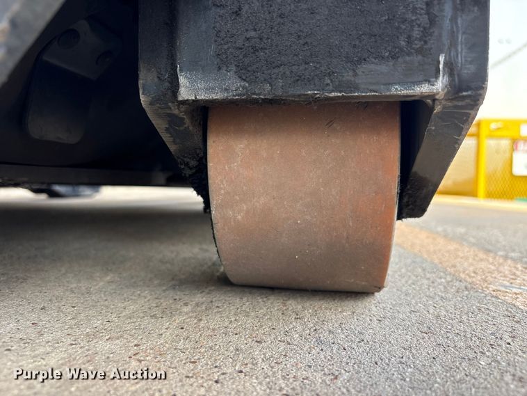 image for item EU7487 2017 Crown RR5725-35 reach truck