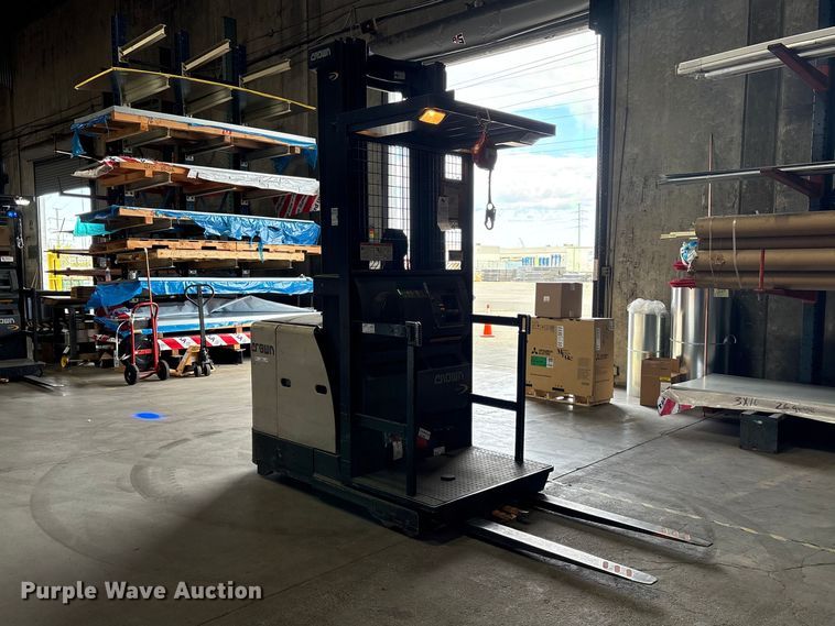 image for item EU8635 2016 Crown SP3520-30 order picker