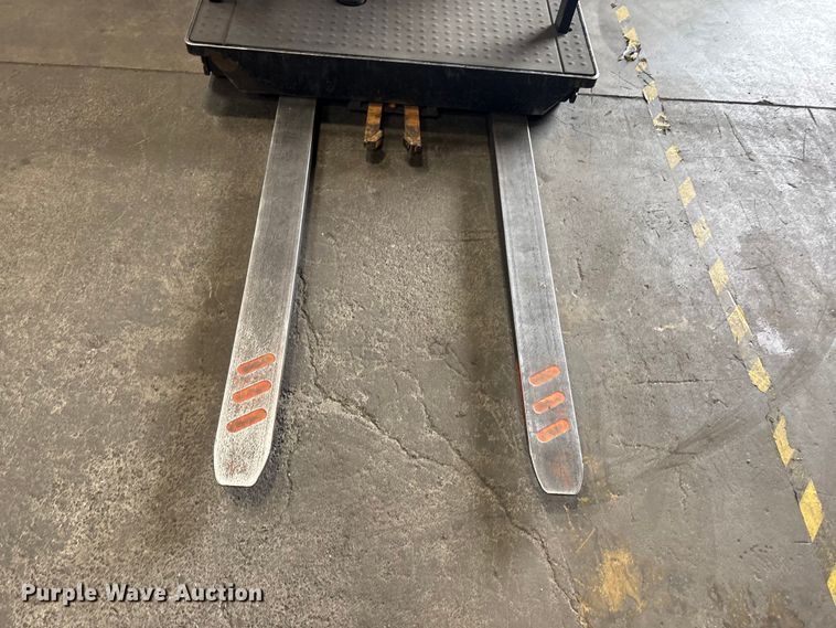 image for item EU8635 2016 Crown SP3520-30 order picker