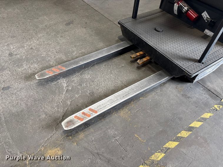 image for item EU8635 2016 Crown SP3520-30 order picker