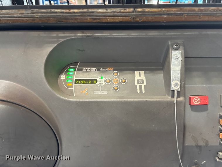 image for item EU8635 2016 Crown SP3520-30 order picker