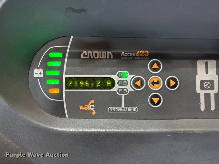 image for item EU8635 2016 Crown SP3520-30 order picker