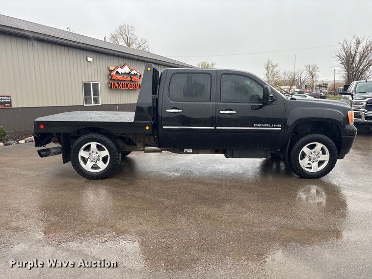 image for item EU8644 2012 GMC Sierra 2500HD Crew Cab flatbed pickup truck