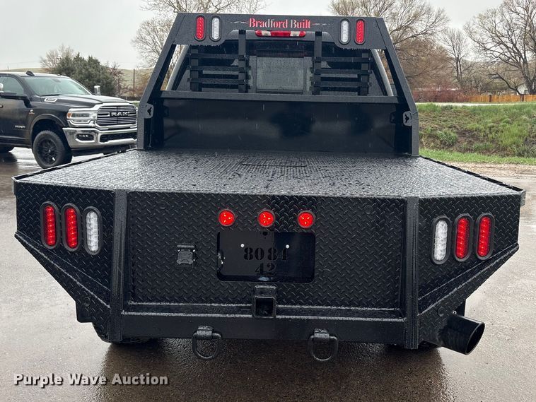 image for item EU8644 2012 GMC Sierra 2500HD Crew Cab flatbed pickup truck