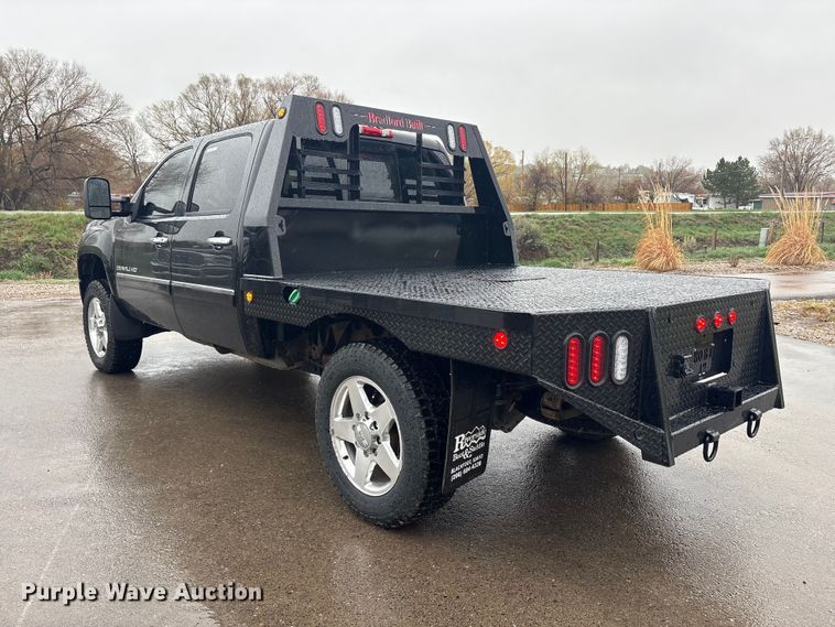 image for item EU8644 2012 GMC Sierra 2500HD Crew Cab flatbed pickup truck