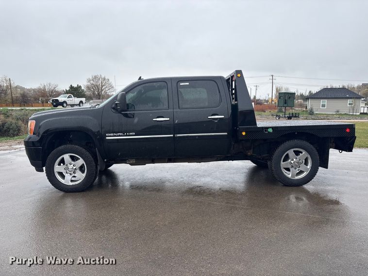 image for item EU8644 2012 GMC Sierra 2500HD Crew Cab flatbed pickup truck