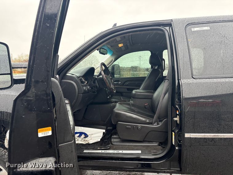 image for item EU8644 2012 GMC Sierra 2500HD Crew Cab flatbed pickup truck