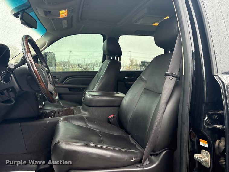 image for item EU8644 2012 GMC Sierra 2500HD Crew Cab flatbed pickup truck