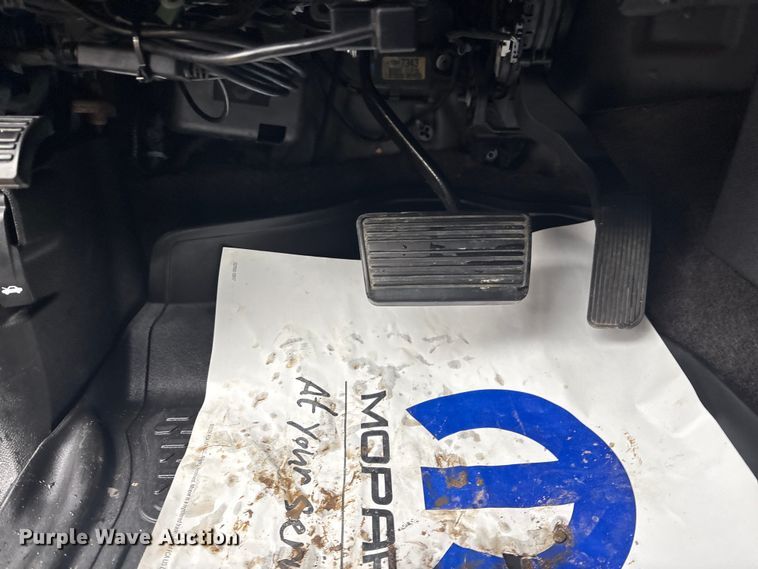 image for item EU8644 2012 GMC Sierra 2500HD Crew Cab flatbed pickup truck