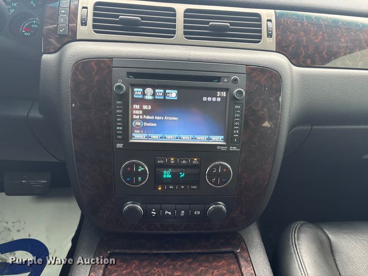 image for item EU8644 2012 GMC Sierra 2500HD Crew Cab flatbed pickup truck