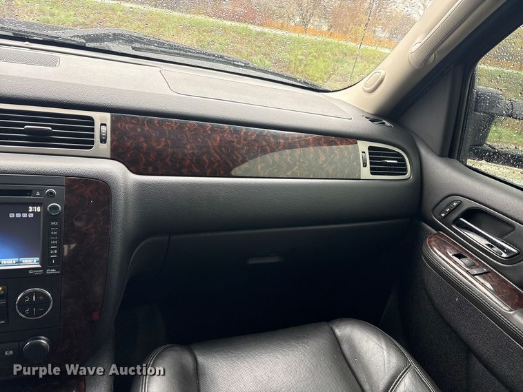 image for item EU8644 2012 GMC Sierra 2500HD Crew Cab flatbed pickup truck