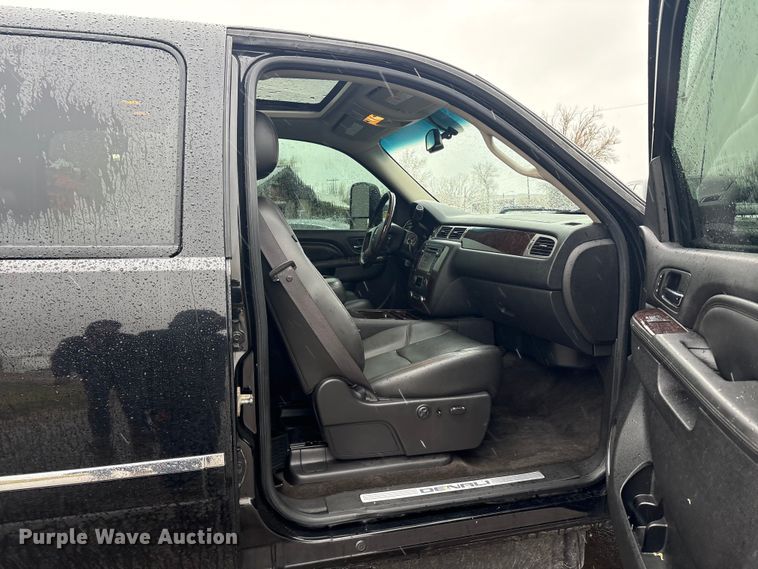 image for item EU8644 2012 GMC Sierra 2500HD Crew Cab flatbed pickup truck