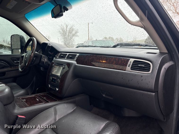 image for item EU8644 2012 GMC Sierra 2500HD Crew Cab flatbed pickup truck