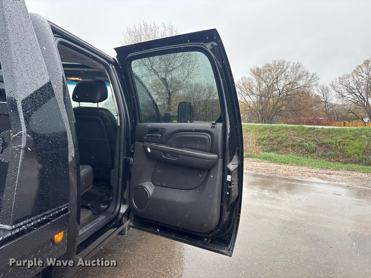 image for item EU8644 2012 GMC Sierra 2500HD Crew Cab flatbed pickup truck