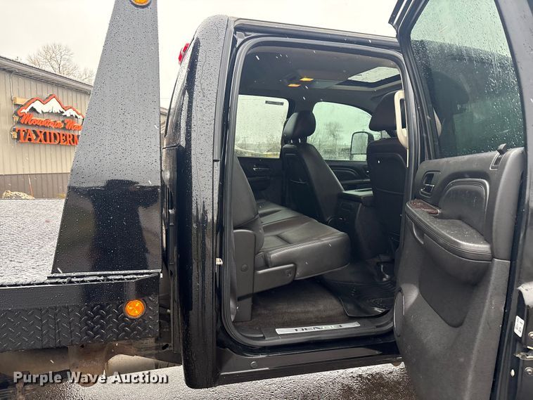 image for item EU8644 2012 GMC Sierra 2500HD Crew Cab flatbed pickup truck