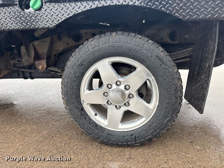 image for item EU8644 2012 GMC Sierra 2500HD Crew Cab flatbed pickup truck