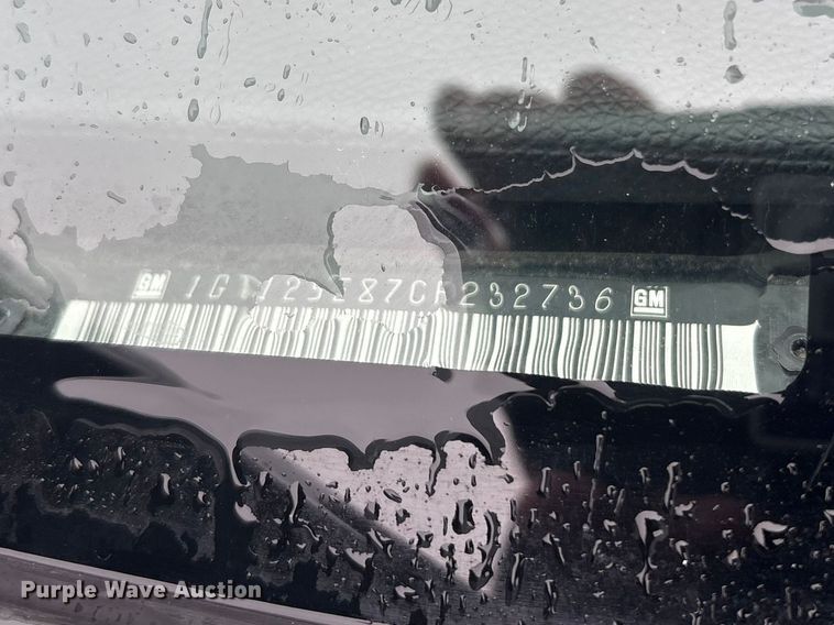 image for item EU8644 2012 GMC Sierra 2500HD Crew Cab flatbed pickup truck