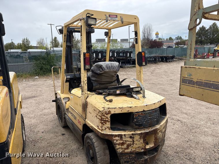 image for item EU8650 2001 Hyster H55XM forklift