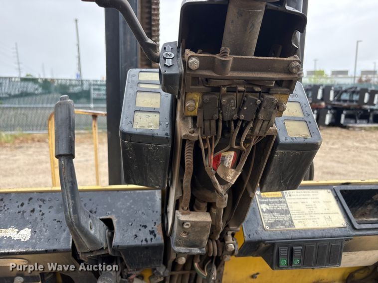 image for item EU8650 2001 Hyster H55XM forklift