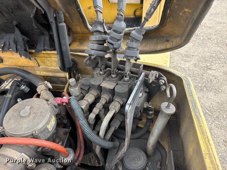 image for item EU8650 2001 Hyster H55XM forklift